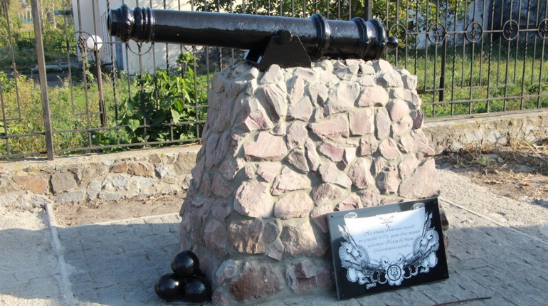 У Ніжині встановили "Козацьку гармату". Що вона символізує?