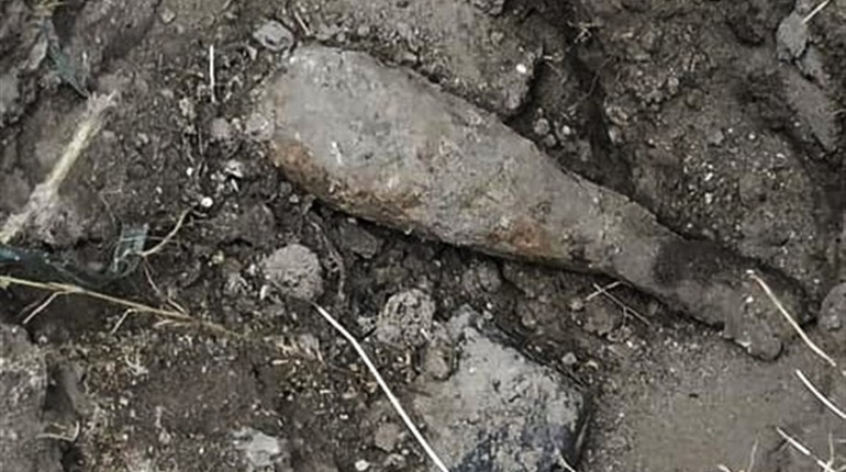 У Сарнах чоловік знайшов міну на власному подвір’ї