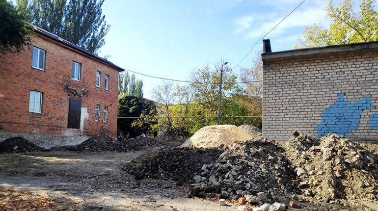 В Попасній утеплять будівлю поліклініки: роботи вже розпочались