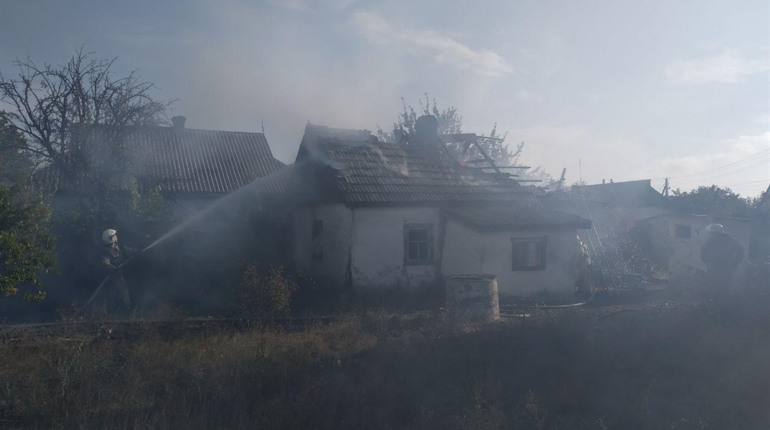 У Гуляйполі сталась пожежа: горів дах нежилого будинку 