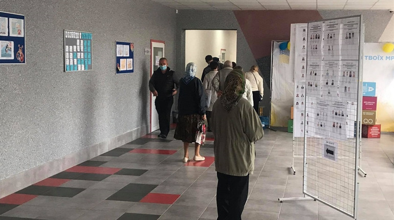 Выборы-2020: участки в Мелитополе и районе открылись вовремя, запомнятся очереди возле них 