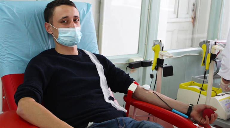 Здати кров — врятувати життя: як херсонські Нацгвардійці допомагають службі крові