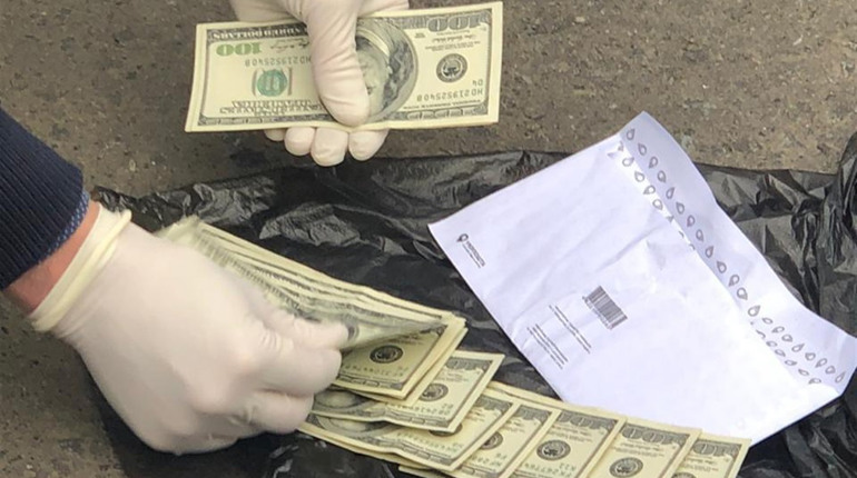 Викрили у хабарництві посадовців військкомату та сільради