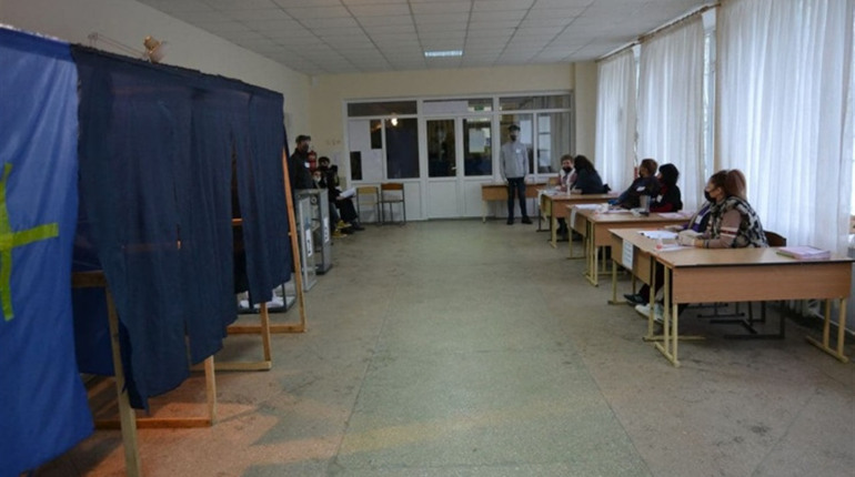 В Херсоні — рекордно низька явка. Чому так і скільки людей оберуть міського голову?