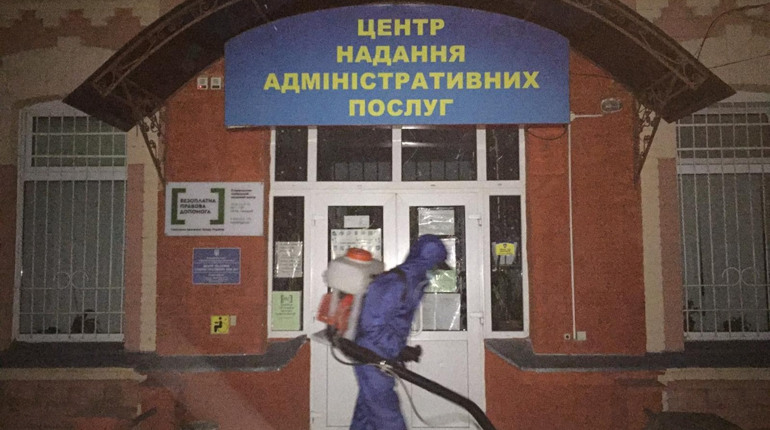 COVID-19: рятувальники продовжують проводити дезінфекцію вулиць міста