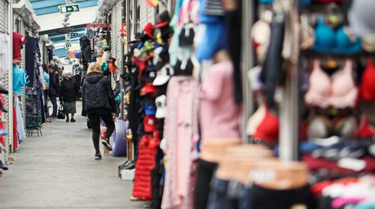 У сусідів: про роботу ринків, коронавірус у вчителів та популярність зіньковецької ковбаси