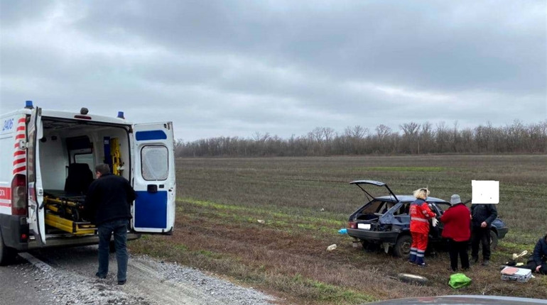 На Лозівщині ВАЗ вилетів у кювет: є постраждалі (ОНОВЛЕНО)