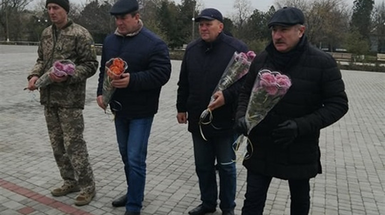 День Гідності та Свободи в Нижніх Сірогозах. Передісторія цього свята, значення і символізм