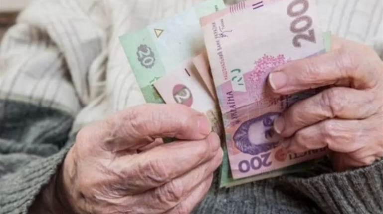 В Україні з грудня перерахують пенсії і допомоги: кому та скільки додадуть