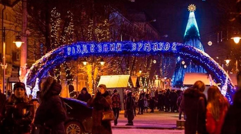 У сусідів: стрілянина, пожежа, ДТП та святковий ярмарок