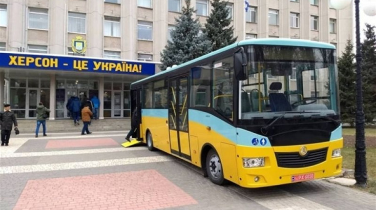 В Херсоні продовжать їздити громадським транспортом за повною вартістю на період карантину