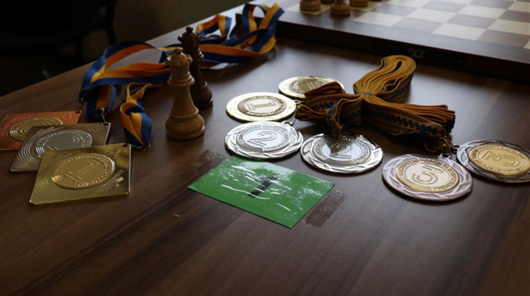 В Херсоні фінішував жіночий чемпіонат України з шахів. Хто виграв і який ексклюзив у нас є