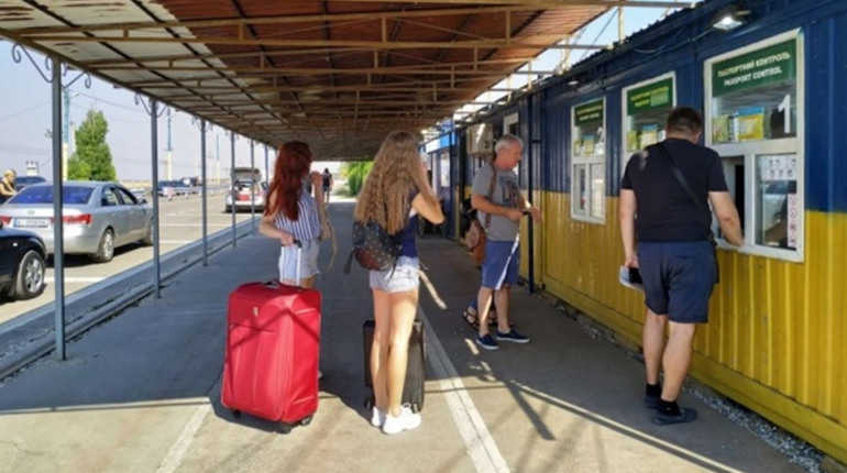 Як кримчани подорожують за кордон у період карантинних обмежень 