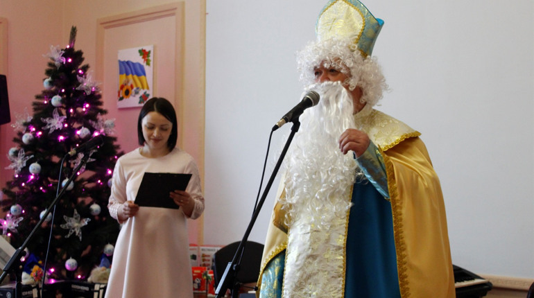 Дітей з прийомних сімей та дитячих будинків сімейного типу привітали з Днем Святого Миколая