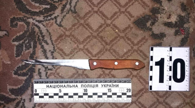 Жінка на Рокитнівщині вбила чоловіка кухонним ножем
