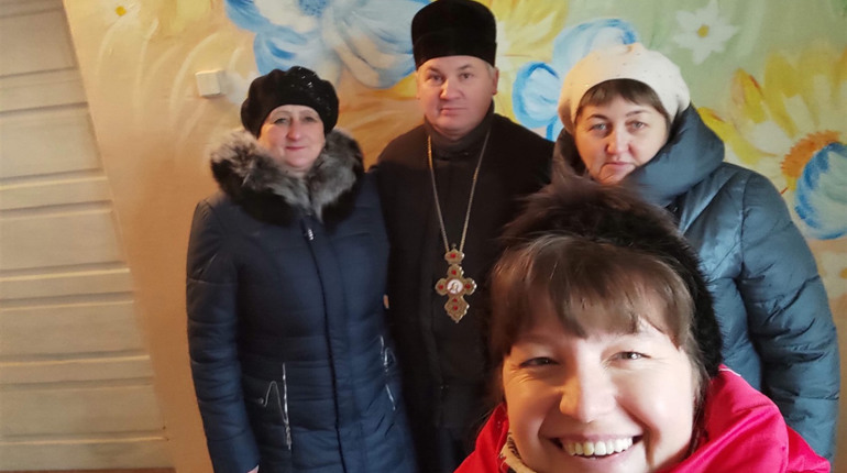Навіщо священник з Чортківщини запустив у соцмережах челендж «Намалюй або купи і подаруй!»