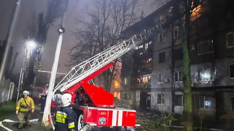 На Миколаївському шосе в Херсоні горіла квартира. Обставини з'ясовують. Що кажуть місцеві?
