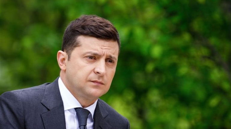 Пісок на пляжах Ялти, вулиця Артема в Донецьку: що не так із привітанням Президента. Збираємо думки