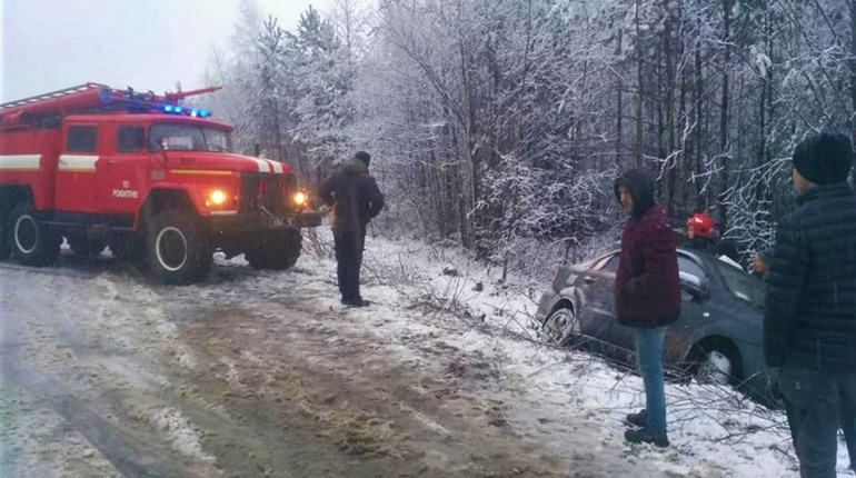 Аварія та пожежа: де працювали надзвичайники в Сарненському районі на Різдво