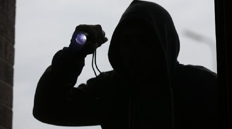 У Новоград-Волинському районі молоді хлопці обікрали сільське кафе
