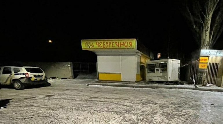 У Волновасі жінка на автомобілі протаранила хлібний кіоск