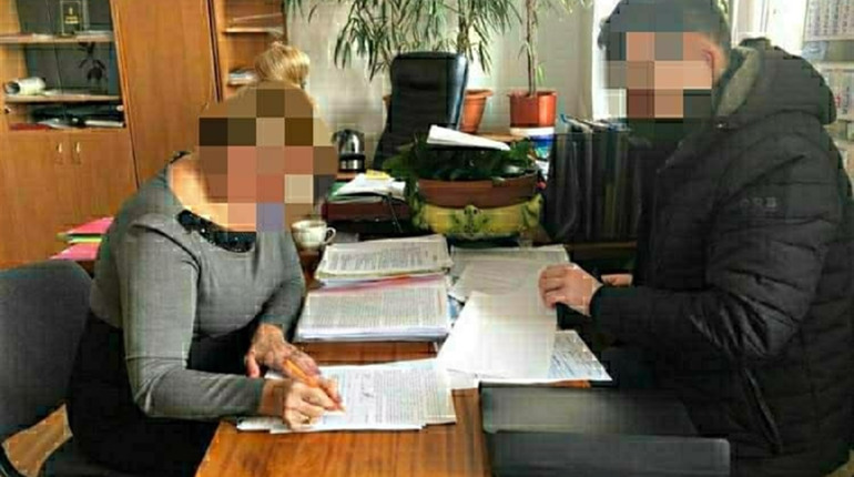 Чиновницю міськради можуть відсторонити від посади: її підозрюють у зловживанні службовим становищем