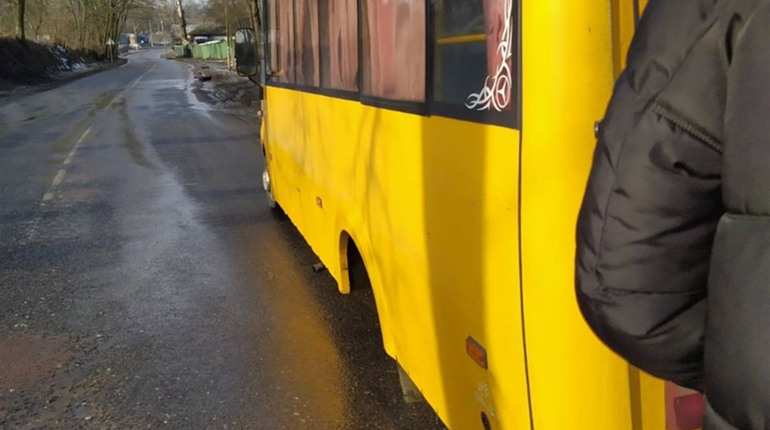 У міжміській маршрутці, що їхала із Сум до Шостки на ходу відпали два колеса
