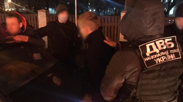 Ніжинських поліцейських викрили на збуті марихуани та амфетаміну