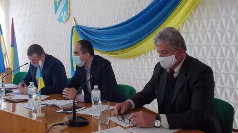 Райрада передала місту лікарню, внесла зміни до бюджету, ухвалила звернення проти підвищення тарифів