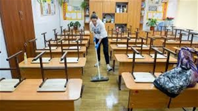 Чому школярів більше не можуть залучати до прибирання класів