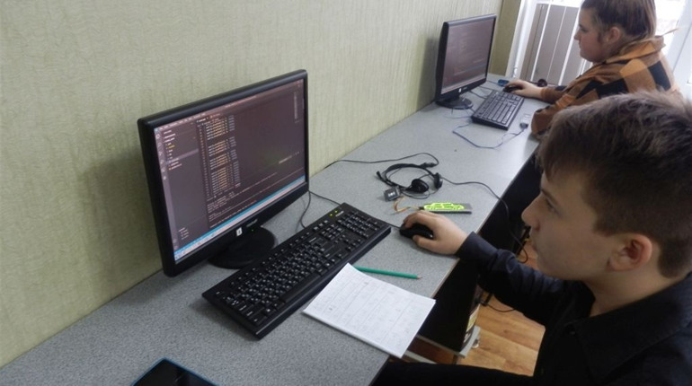 У місцевій школі учні опановують новий напрям у програмуванні