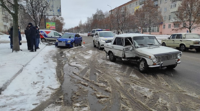 У Шостці поліцейські з’ясовують причини та обставини трьох ДТП