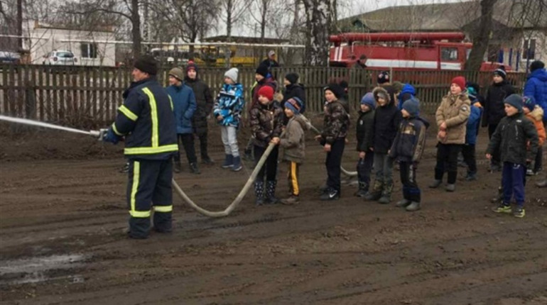 «ЛЬОДОВИЙ ГОРОД», АБО ЯК У ВЕРТІЇВЦІ КОВЗАНКУ ЗАЛИВАЛИ