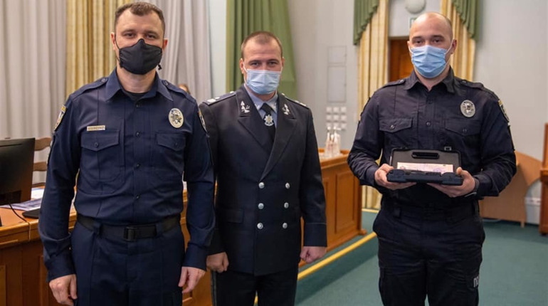 Поліцейський з Попасної отримав вищу нагороду Міністерства внутрішніх справ