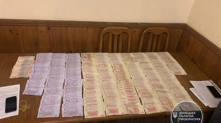 Директора Волноваського міськкомунгоспу затримали на хабарі 25 000 гривень