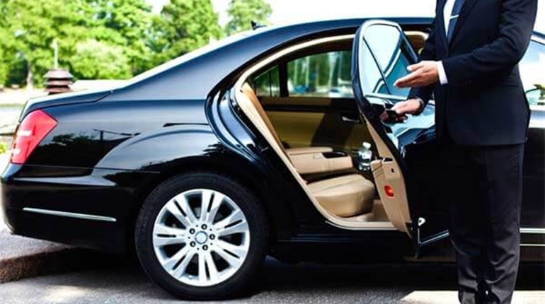 Преимущества аренды авто с водителем