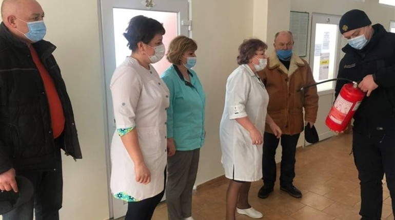 Медиків навчали користуватися вогнегасниками