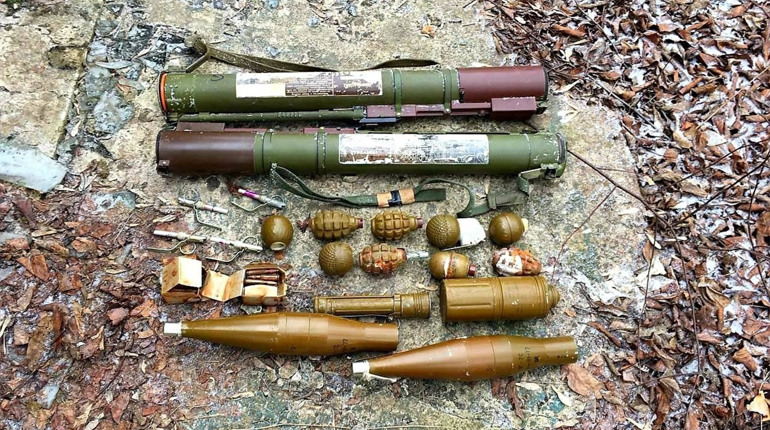 В Попасній у покинутому будинку виявили схрон зі зброєю та боєприпасами