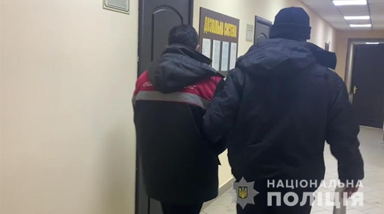Вдарив та задушив дротом: у лісосмузі знайшли тіло южненця