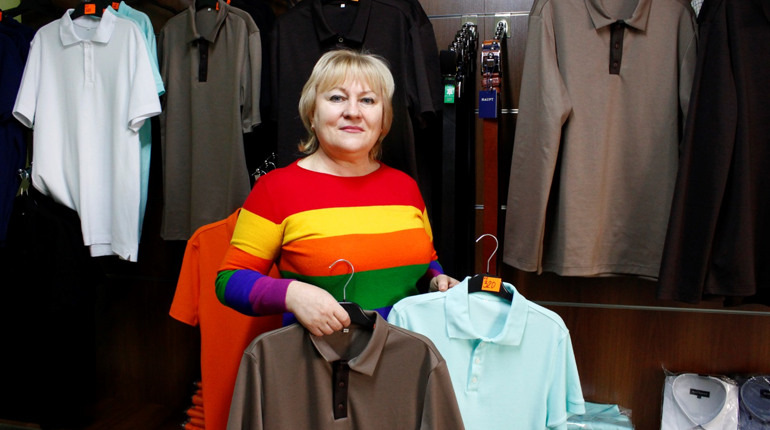 Предприниматель из Попасной начала продажу футболок собственного производства