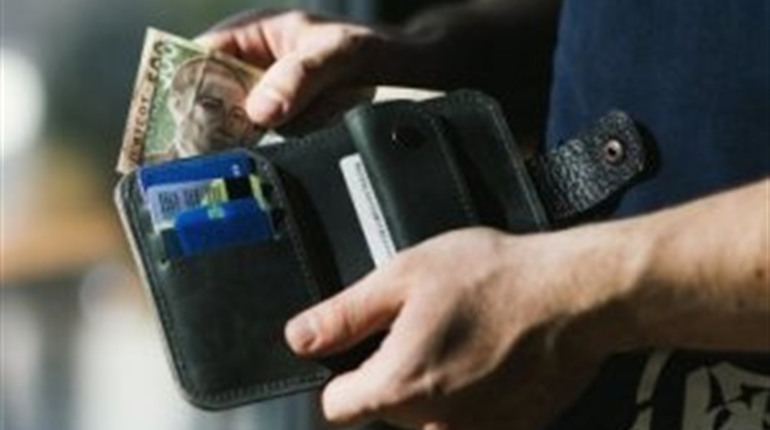 Уряд хоче оподаткувати додаткові доходи українців