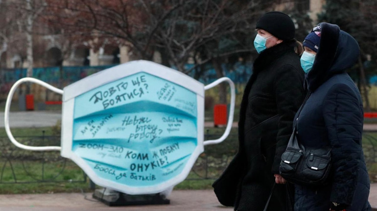 Адаптивний карантин в Україні продовжили до 30 квітня. Знову будуть "кольорові" зони