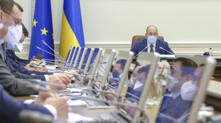 Уряд продовжив карантин до 30 квітня та повернув поділ країни на карантинні зони