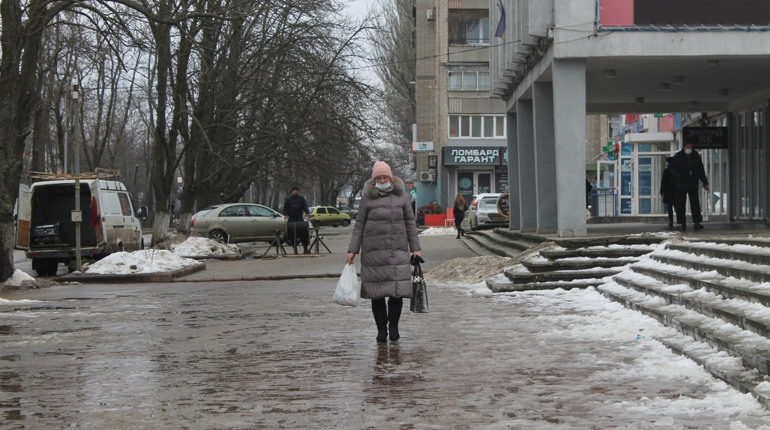 Захисні маски у Нікополі: що про них думають містяни