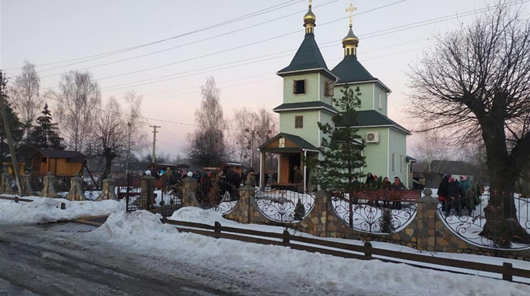 Вогонь пошкодив іконостас: в Сарненському районі горів храм