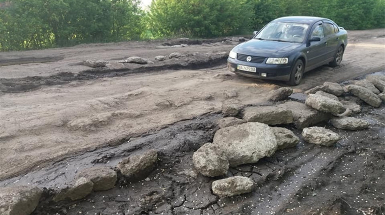 «Первомайський район протягом п'яти років отримував найменше коштів на дороги»: нардеп