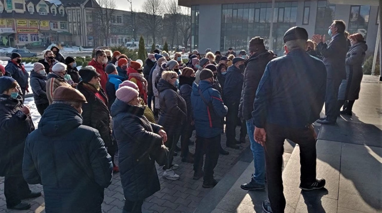 У Новограді знову протест: підприємці просять не закривати ринки