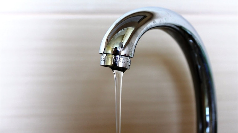 Лозівчани продовжать отримувати воду погодинно: комунальники пояснили причину