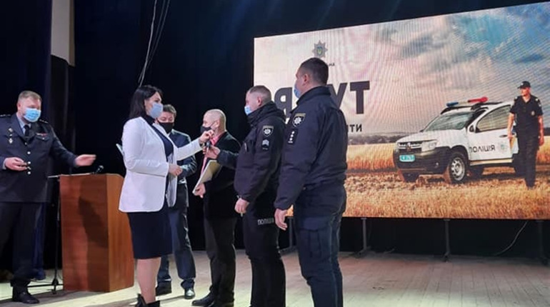 Поліцейські офіцери Гуляйпільської громади отримали 2 нових службових автомобілі