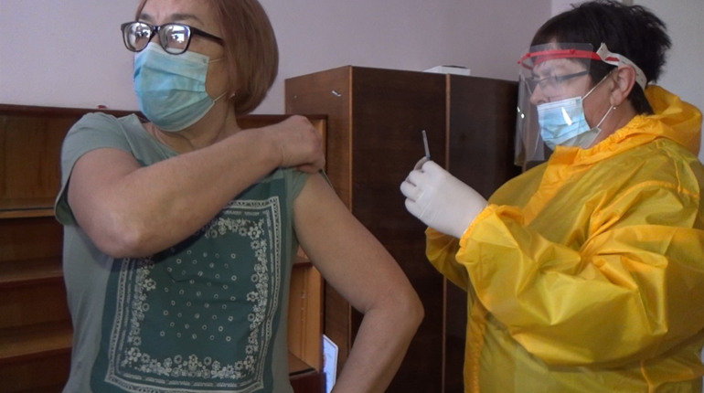 11 березня у Шостці почали щеплювати від коронавірусу: вакцинували 100 медиків